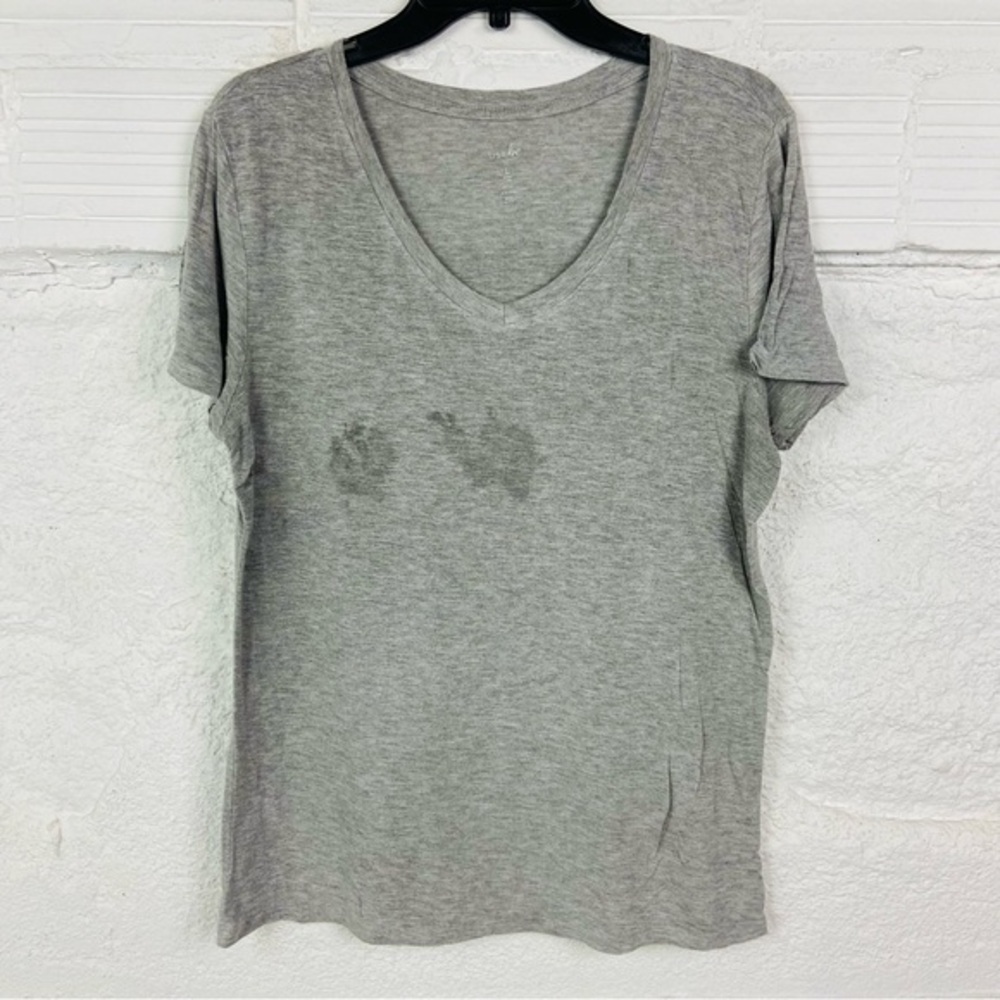 Just bee.. Heather Gray stretch V-Neck Short Sleeve Tee size large